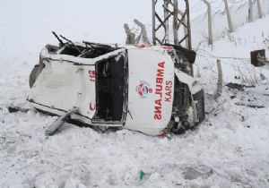 Kars yolunda ambulans kazası